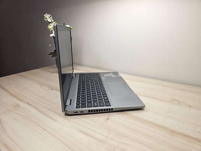 Dell Latitude 5520 Intel Iris Xe Graphics i5, 11th Gen  8GB 256GBssd
