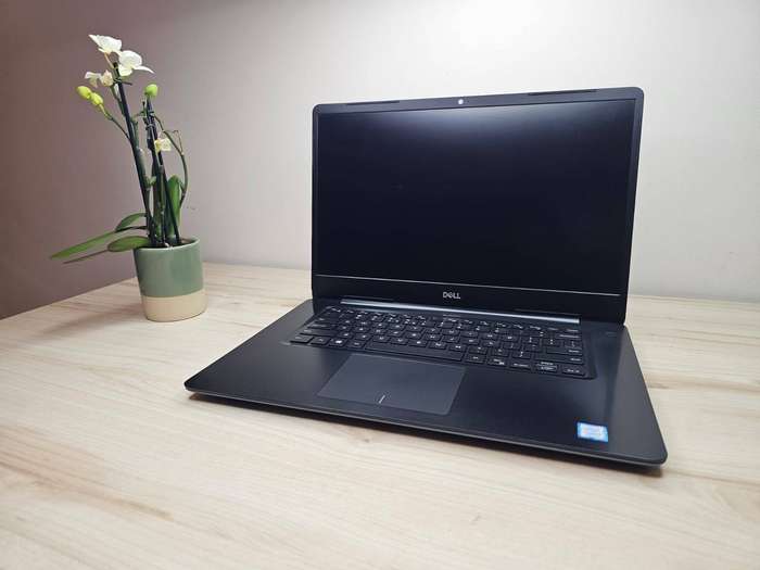 Dell Vostro 5581 8th Gen Intel Core i5-8265U 8gb ram 256gb ssd
