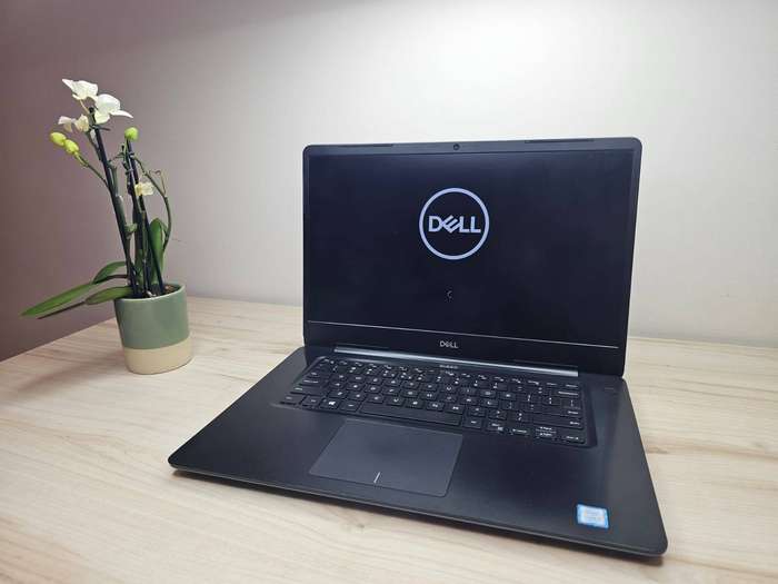 Dell Vostro 5581 8th Gen Intel Core i5-8265U 8gb ram 256gb ssd