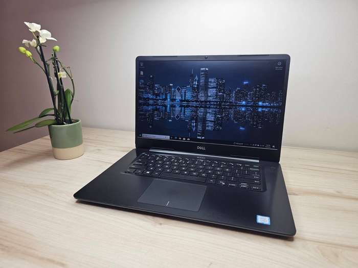 Dell Vostro 5581 8th Gen Intel Core i5-8265U 8gb ram 256gb ssd