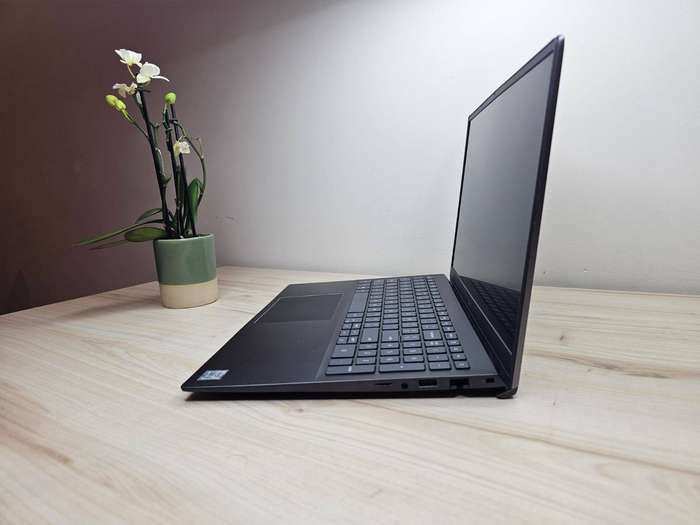 Dell Vostro 5501  Core i5-1035G1  15.6 FHD 8GB RAM  256GB SSD