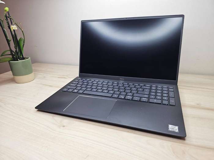 Dell Vostro 5501  Core i5-1035G1  15.6 FHD 8GB RAM  256GB SSD