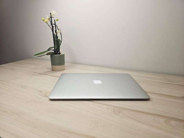 Macbook  Air  2015 Core  I5 4gb ram  256gb  ssd