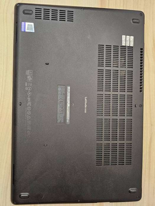 Dell Latitude 5590,8th Gen Intel i7-8650U@1.9GHz, 16gb ram 512gb  ssd  15.6` fhd  Display, LTE Mint