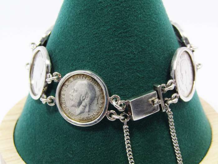 A Stunning Tickey Bracelet in Sterling Silver.