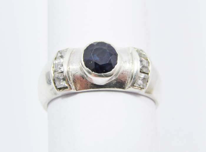 A Lovely Opaque Sapphire Ring in Sterling Silver.