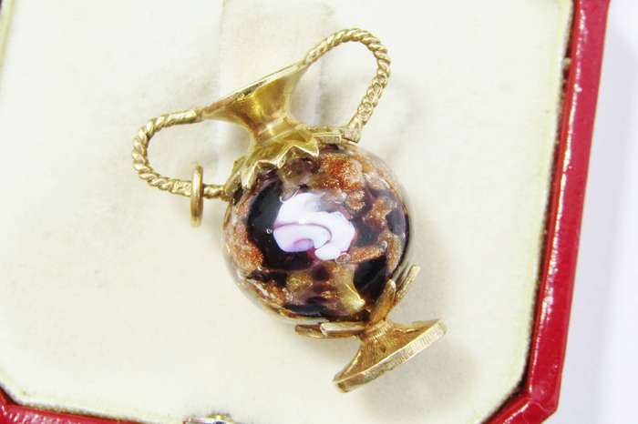 Vintage 9CT Gold Hallmarked & Murano Glass Pendant