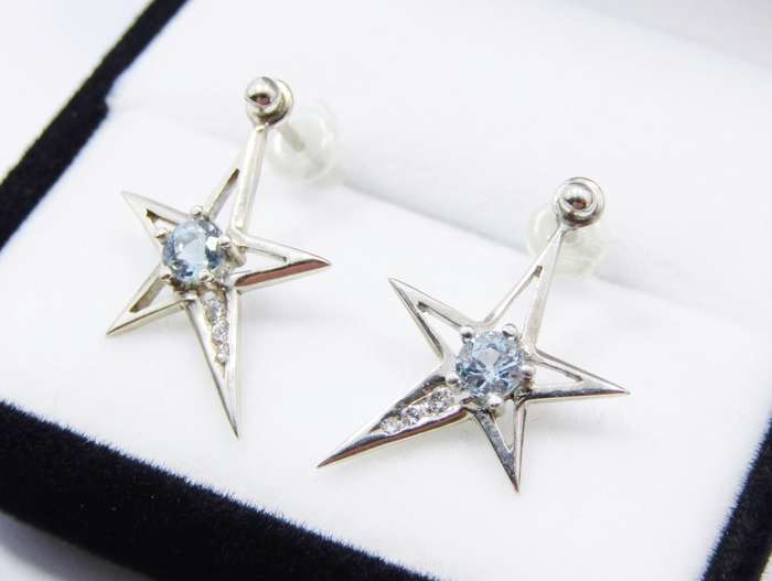Beautiful! Bespoke Pair of 14ct White Gold Star Earrings