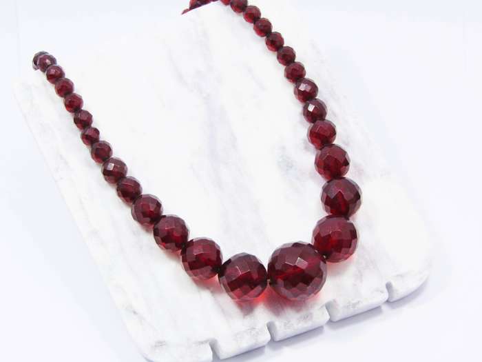 Vintage Cherry-Red Graduated Faceted Acrylic Bead Necklace