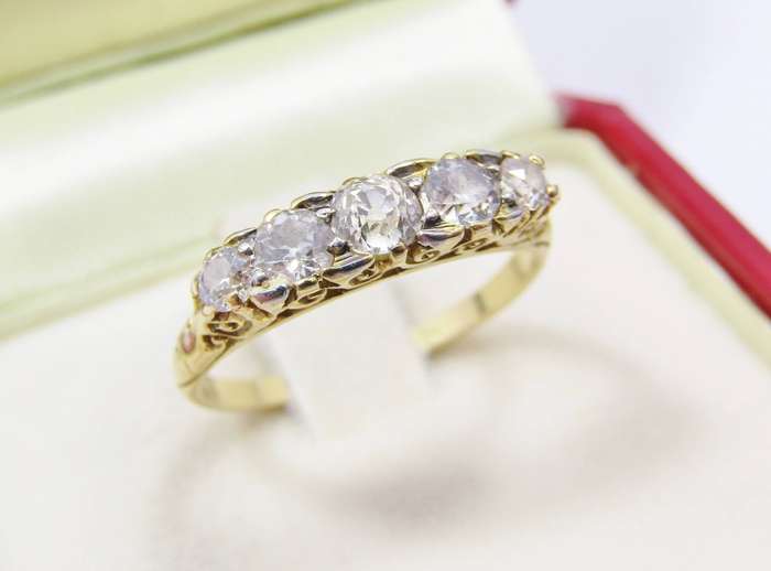 Stunning! Antique 18CT Gold & 0.50ctw Diamond Ring