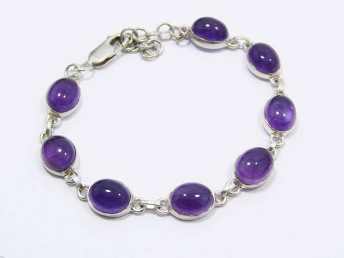A Lovely Cabochon Amethyst Bracelet in Sterling Silver