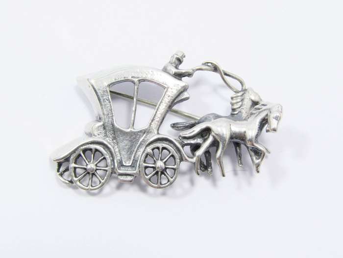 A Stunning Victorian Design Horse and Carriage Brooch in Sterling Silver