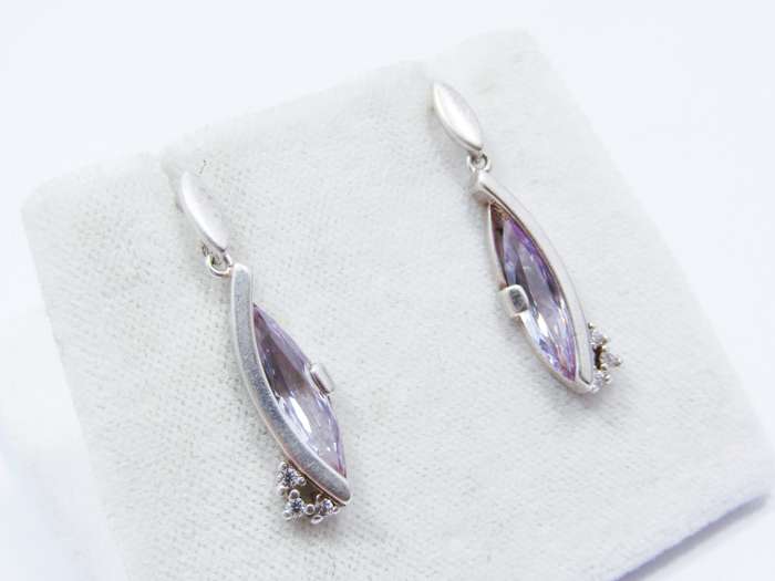 A Lovely Pair of Lilac Stone Dangling Earrings in Sterling Silver.
