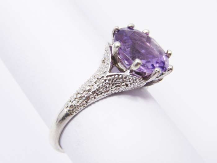 A Stunning Amethyst Solitaire Ring in Sterling Silver.