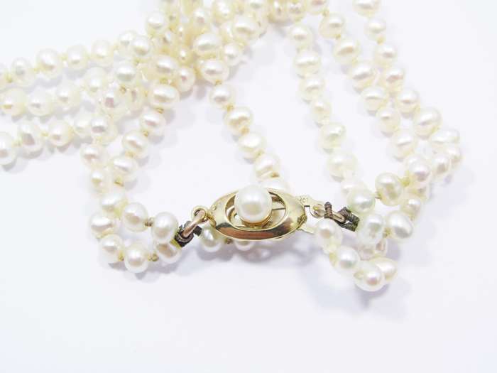 Beautiful! Vintage 9CT Gold & Triple Strand Pearl Necklace