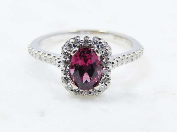 Stunning! 18CT White Gold, Rhodolite & Diamond Ring