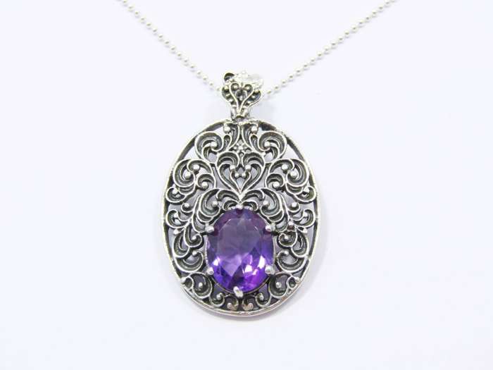 A Gorgeous Vintage Design Amethyst Pendant on Chain in Sterling Silver