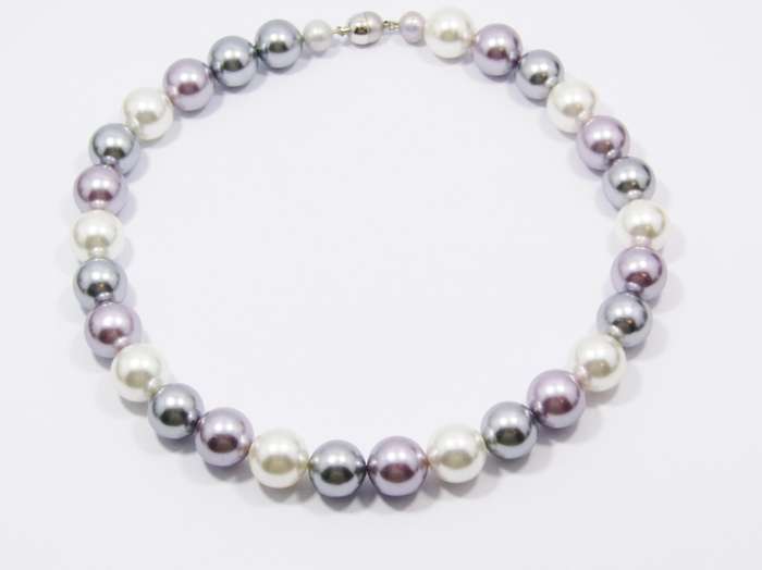 A Gorgeous Silver Tone Shell Pastel Pearl Necklace