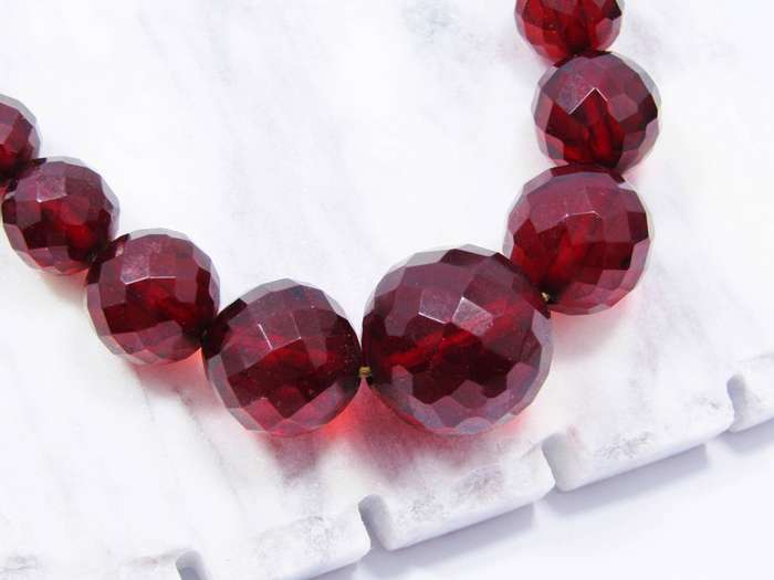 Vintage Cherry-Red Graduated Faceted Acrylic Bead Necklace