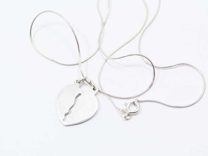 A Lovely Best Friend Pendant on Chain in Sterling Silver.