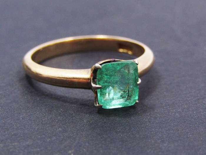 Exquisite! Antique 18K Gold & 1.2CT Emerald Ring