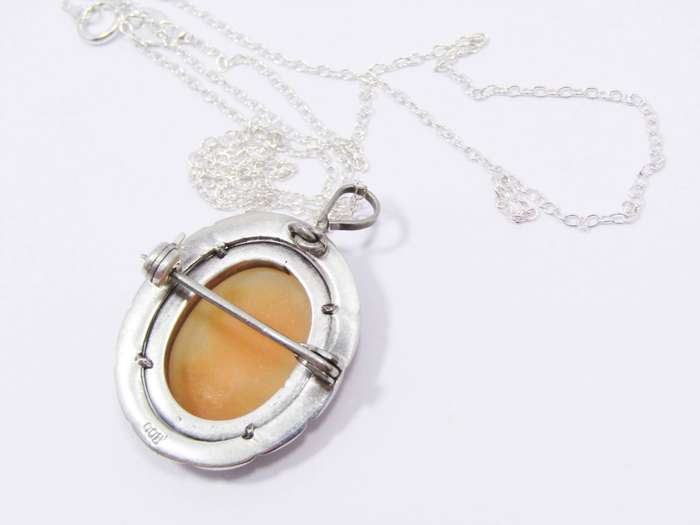 A Lovely Vintage Carved Cameo Brooch/ Pendant On Chain in Sterling Silver.
