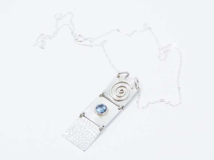 A Lovely 3 Paneled Blue Spinal Pendant on Chain in Sterling Silver.