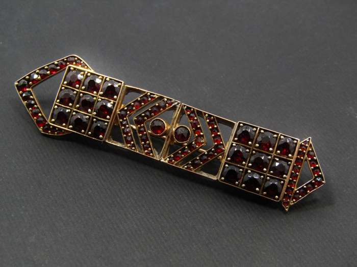 Stunning! Antique 14ct Gold Bohemian Garnet Brooch