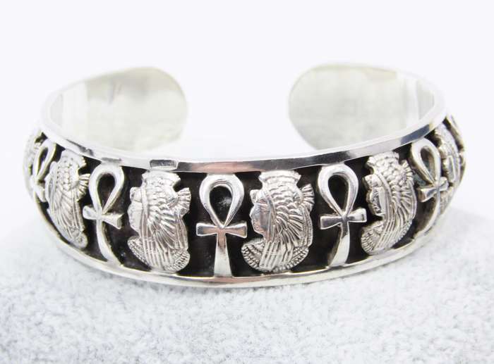 Stunning Vintage Solid Silver Egyptian Bangle