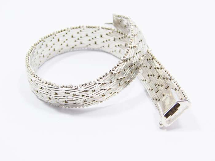A Stunning Broad Articulated Woven Bracelet in Sterling Silver.