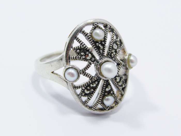A Gorgeous Oval Vintage Design Marcasite and Seed Pearl Ring in Sterling Silver.