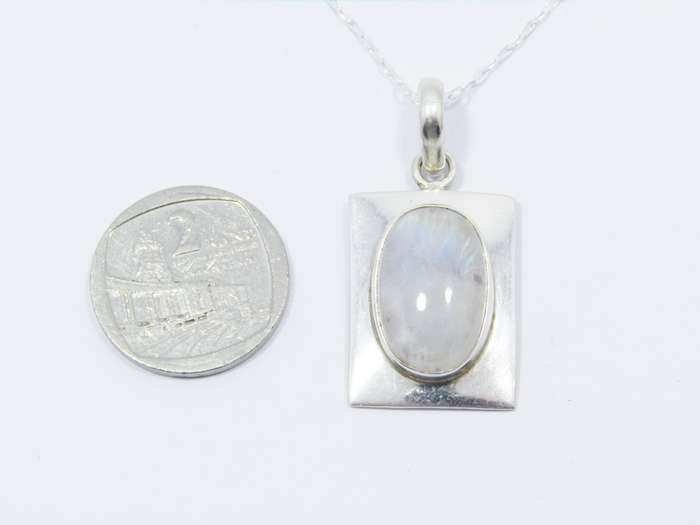 A Lovely Large Moonstone Pendant on Chain in Sterling Silver.