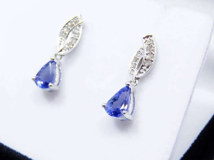 Stunning! 18ct White Gold, Tanzanite & Diamond Earrings