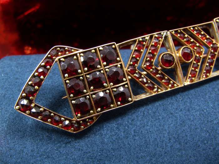 Stunning! Antique 14ct Gold Bohemian Garnet Brooch