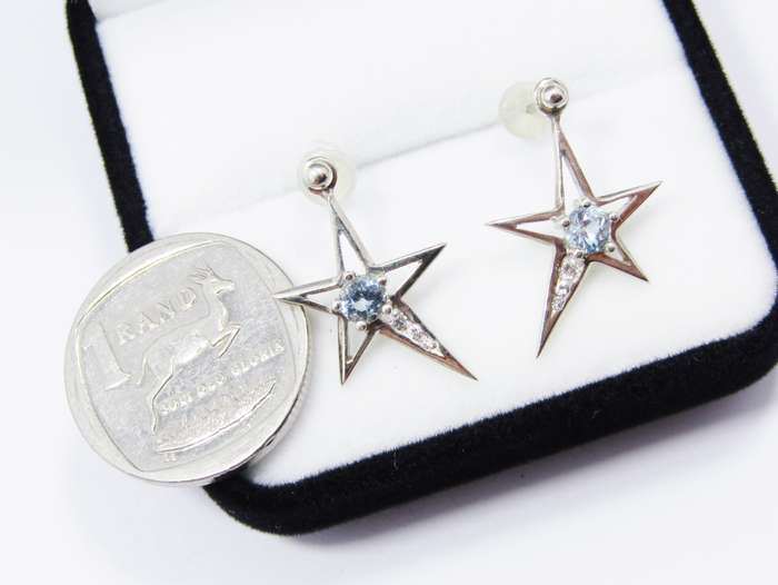 Beautiful! Bespoke Pair of 14ct White Gold Star Earrings