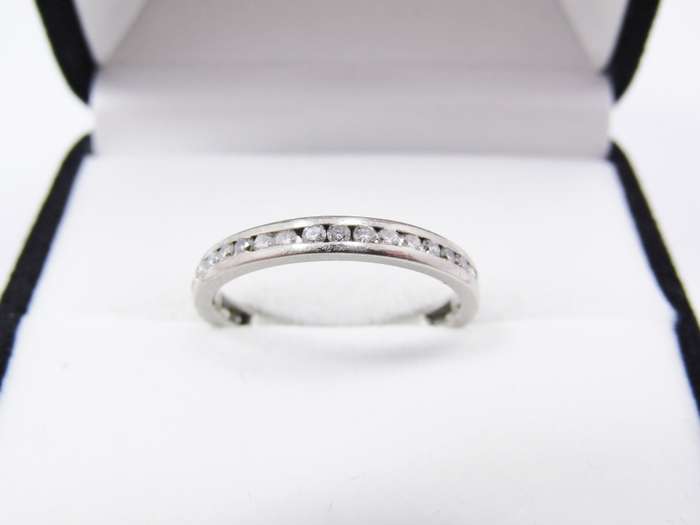 Lovely 18CT White Gold Eternity Style Diamond Ring