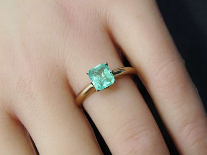 Exquisite! Antique 18K Gold & 1.2CT Emerald Ring
