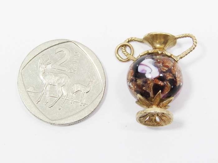 Vintage 9CT Gold Hallmarked & Murano Glass Pendant