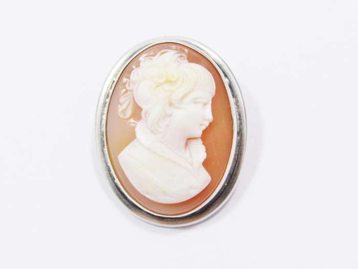 A Lovely Detailed Carved Pendant /Brooch in 800 Silver.