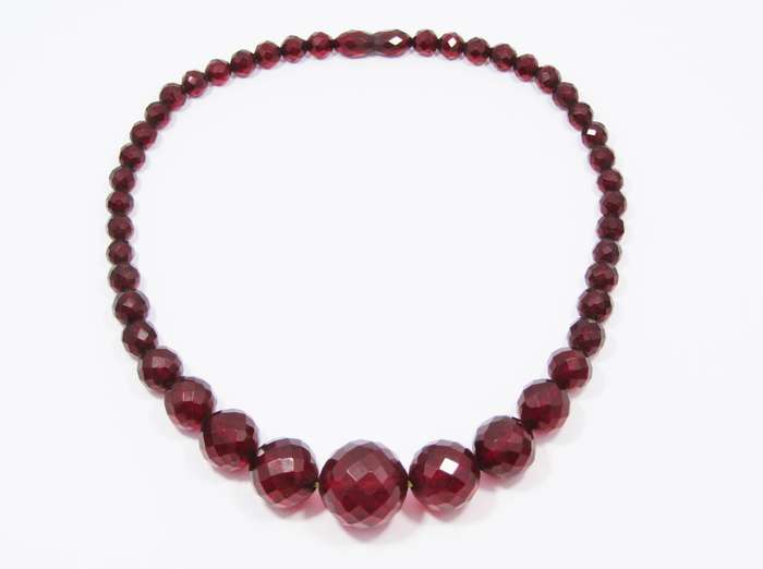 Vintage Cherry-Red Graduated Faceted Acrylic Bead Necklace