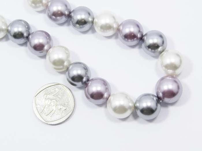 A Gorgeous Silver Tone Shell Pastel Pearl Necklace