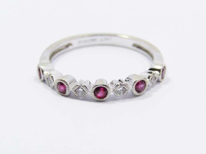 Beautiful! Browns Jewellers 14CT White Gold, Ruby & Diamond Ring