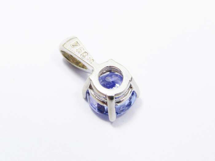 Lovely 18ct White Gold & Tanzanite Pendant