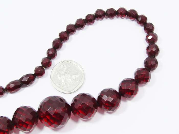 Vintage Cherry-Red Graduated Faceted Acrylic Bead Necklace