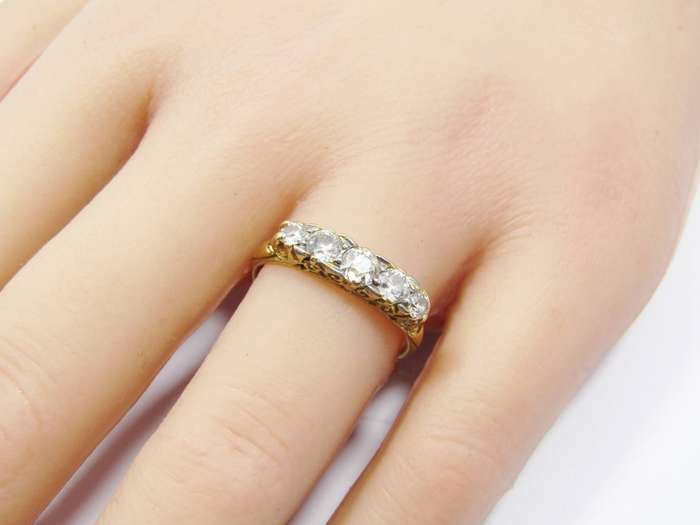 Stunning! Antique 18CT Gold & 0.50ctw Diamond Ring