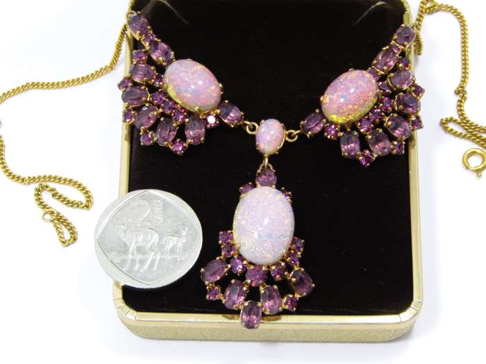 Beautiful Vintage Costume Jewellery Art Glass Necklace