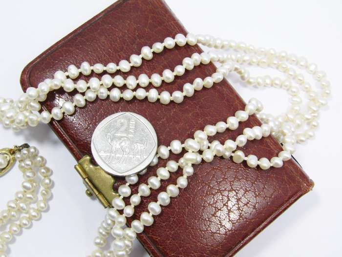 Beautiful! Vintage 9CT Gold & Triple Strand Pearl Necklace