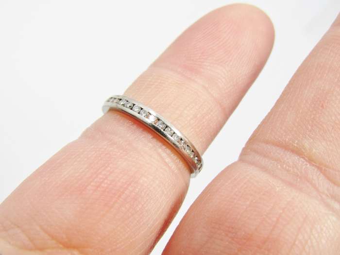 Lovely 18CT White Gold Eternity Style Diamond Ring