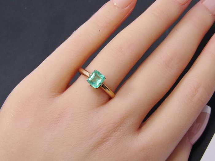 Exquisite! Antique 18K Gold & 1.2CT Emerald Ring