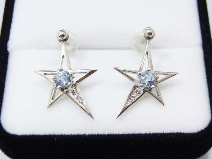Beautiful! Bespoke Pair of 14ct White Gold Star Earrings